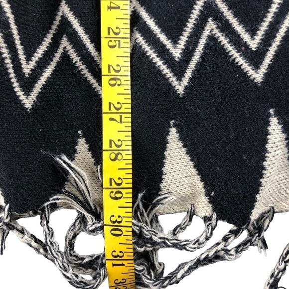 Debut Womens Small/Medium Black Cream Fringed Southwestern Equestrian Poncho - Picture 6 of 6